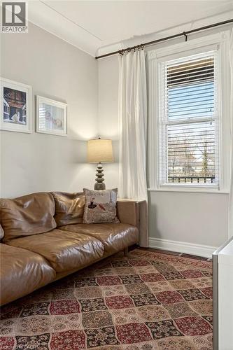 13 Richmond Street, Hamilton, ON - Indoor Photo Showing Living Room