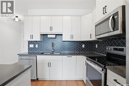 309 105 Willis Crescent, Saskatoon, SK - Indoor Photo Showing Kitchen With Double Sink With Upgraded Kitchen