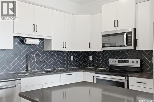 309 105 Willis Crescent, Saskatoon, SK - Indoor Photo Showing Kitchen With Upgraded Kitchen