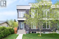 4905 21 Avenue NW  Calgary, AB T3B 0X1