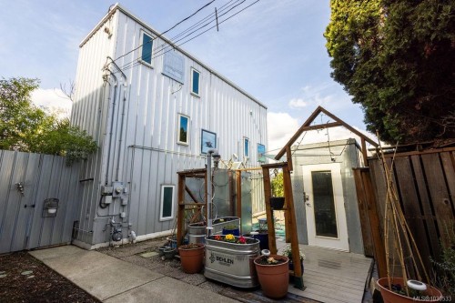 3112 Steele St  Victoria, BC V8Z 3N8