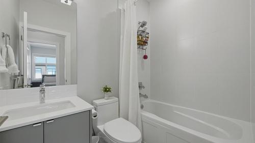 1160 Black Mountain Drive, Kelowna, BC - Indoor Photo Showing Bathroom