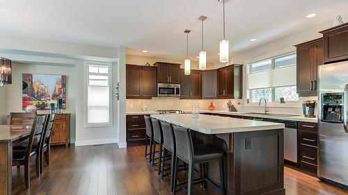 1-1865 Begbie Road, Kelowna, BC - Indoor Photo Showing Kitchen With Upgraded Kitchen