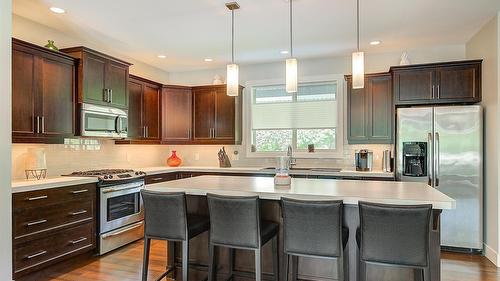 1-1865 Begbie Road, Kelowna, BC - Indoor Photo Showing Kitchen With Upgraded Kitchen