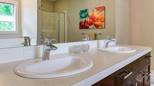 1-1865 Begbie Road, Kelowna, BC - Indoor Photo Showing Bathroom
