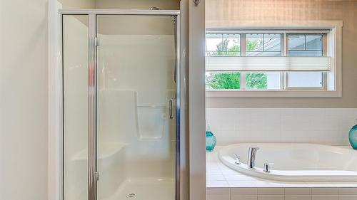 1-1865 Begbie Road, Kelowna, BC - Indoor Photo Showing Bathroom