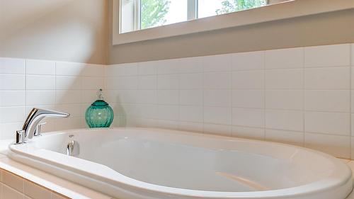 1-1865 Begbie Road, Kelowna, BC - Indoor Photo Showing Bathroom