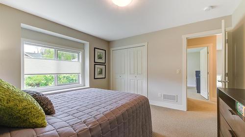 1-1865 Begbie Road, Kelowna, BC - Indoor Photo Showing Bedroom