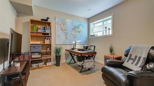 1-1865 Begbie Road, Kelowna, BC - Indoor