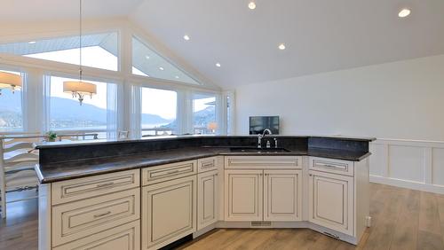 7345 Pointe Sage Drive, Coldstream, BC - Indoor Photo Showing Kitchen