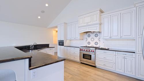 7345 Pointe Sage Drive, Coldstream, BC - Indoor Photo Showing Kitchen With Double Sink With Upgraded Kitchen