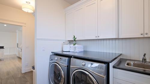7345 Pointe Sage Drive, Coldstream, BC - Indoor Photo Showing Laundry Room