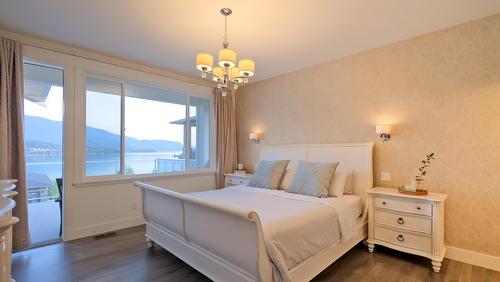 7345 Pointe Sage Drive, Coldstream, BC - Indoor Photo Showing Bedroom
