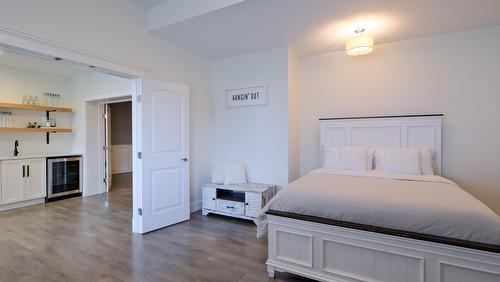7345 Pointe Sage Drive, Coldstream, BC - Indoor Photo Showing Bedroom