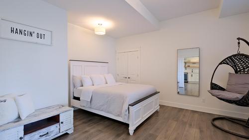 7345 Pointe Sage Drive, Coldstream, BC - Indoor Photo Showing Bedroom
