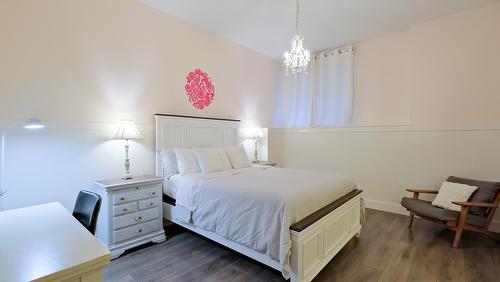 7345 Pointe Sage Drive, Coldstream, BC - Indoor Photo Showing Bedroom