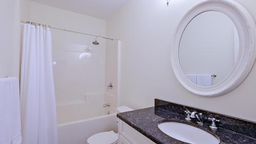7345 Pointe Sage Drive, Coldstream, BC - Indoor Photo Showing Bathroom