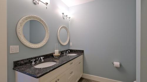 7345 Pointe Sage Drive, Coldstream, BC - Indoor Photo Showing Bathroom