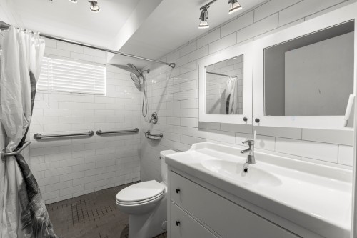 Salle de bains - 65 Rue De Calais, Kirkland, QC - Indoor Photo Showing Bathroom