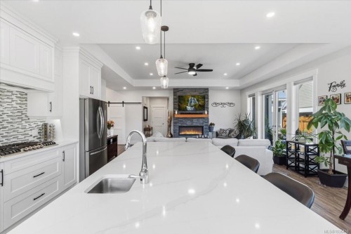 389 Whitmee Rd, Qualicum Beach, BC 