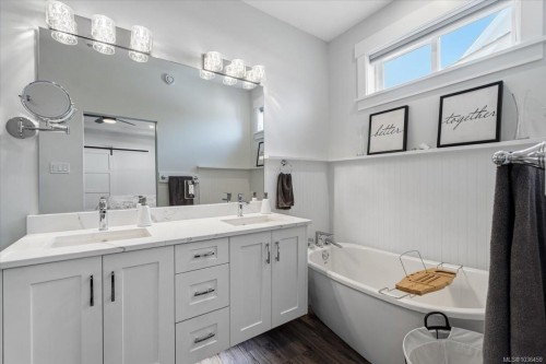 389 Whitmee Rd, Qualicum Beach, BC 