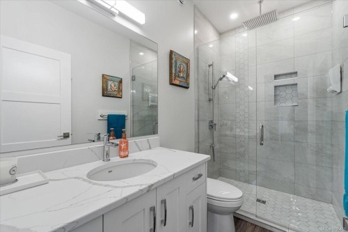 389 Whitmee Rd, Qualicum Beach, BC 