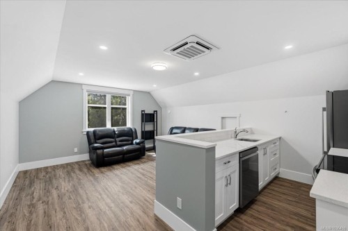 389 Whitmee Rd, Qualicum Beach, BC 