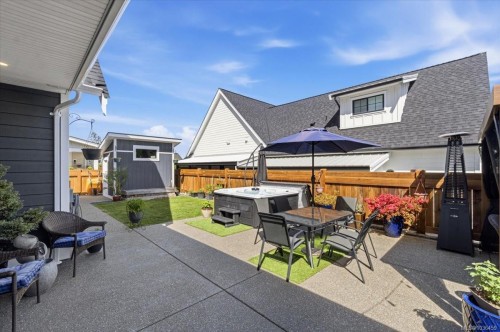 389 Whitmee Rd, Qualicum Beach, BC 