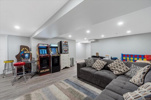 389 Whitmee Rd, Qualicum Beach, BC 
