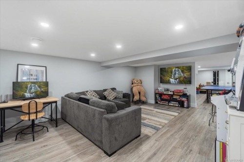 389 Whitmee Rd, Qualicum Beach, BC 