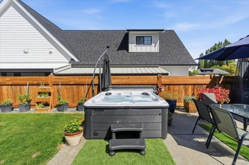389 Whitmee Rd, Qualicum Beach, BC 