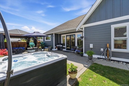 389 Whitmee Rd, Qualicum Beach, BC 