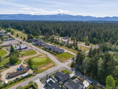 389 Whitmee Rd, Qualicum Beach, BC 