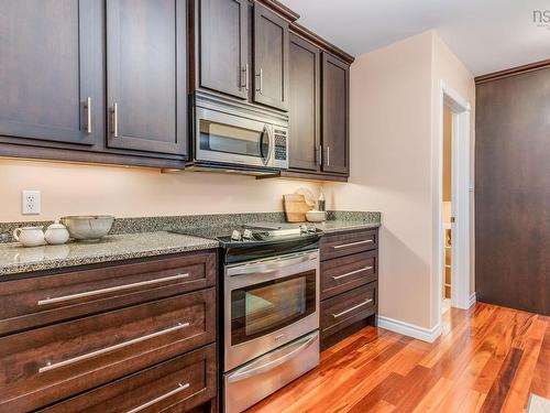 69 Bayview Road, Clayton Park, NS - Indoor Photo Showing Kitchen