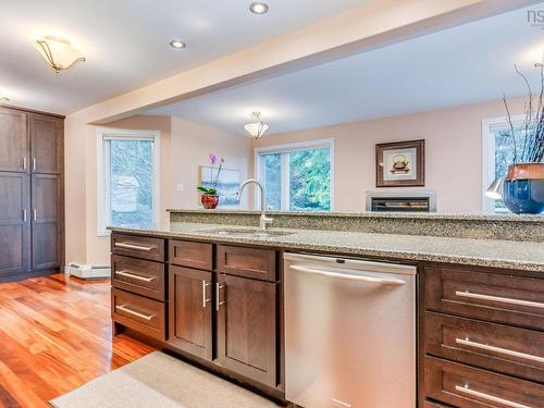 69 Bayview Road, Clayton Park, NS - Indoor Photo Showing Kitchen