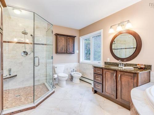 69 Bayview Road, Clayton Park, NS - Indoor Photo Showing Bathroom