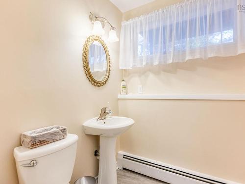 69 Bayview Road, Clayton Park, NS - Indoor Photo Showing Bathroom