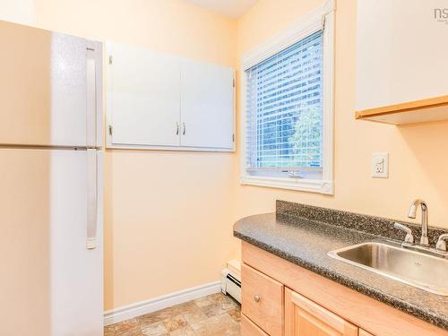 69 Bayview Road, Clayton Park, NS - Indoor Photo Showing Kitchen