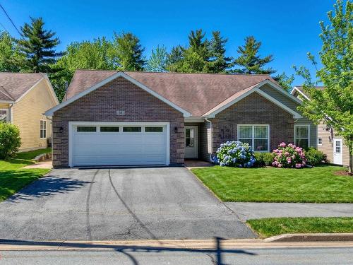 14 Roundhouse Drive  Bridgewater, NS B4V 9A9
