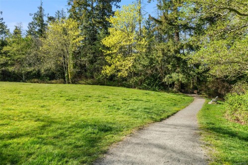 2129 Summergate Blvd, Sidney, BC 