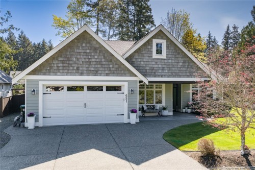 651 Eaglecrest Dr, Qualicum Beach, BC 