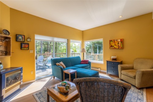 3721 Rum Rd, Pender Island, BC 