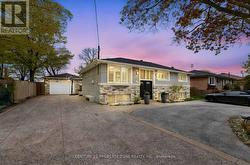 547 PINEGROVE ROAD Oakville, ON L6K 2C2