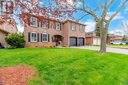 1122 BERKSHIRE COURT  Oakville, ON L6M 2L6