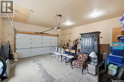 222 Fawcett Crescent, Saskatoon, SK - Indoor Photo Showing Garage