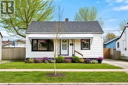 1522 WESTCOTT Windsor, ON N8Y 4C6
