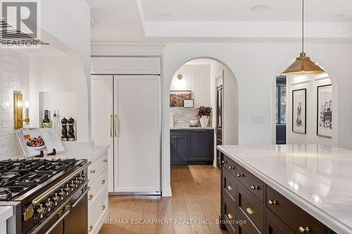 3081 Balmoral Avenue, Burlington, ON - Indoor Photo Showing Kitchen With Upgraded Kitchen