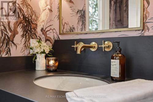 3081 Balmoral Avenue, Burlington, ON - Indoor Photo Showing Bathroom