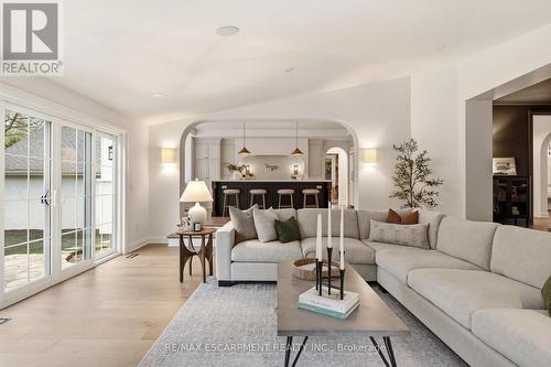 3081 Balmoral Avenue, Burlington, ON - Indoor Photo Showing Living Room
