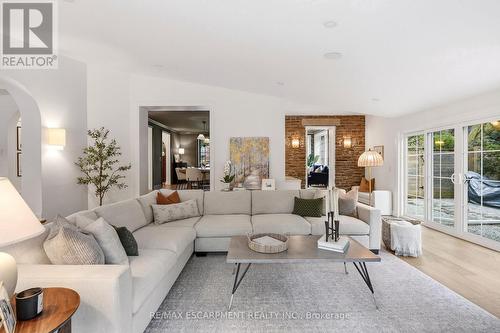 3081 Balmoral Avenue, Burlington, ON - Indoor Photo Showing Living Room